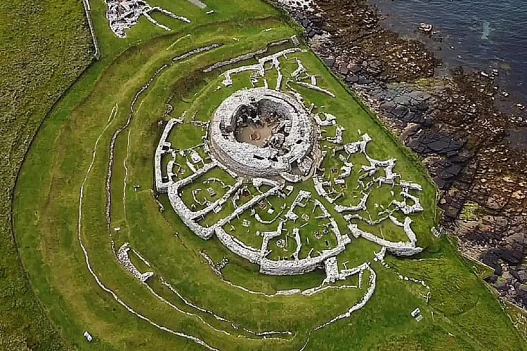 Sau hàng trăm năm khái quật và nghiên cứu, chúng ta vẫn chưa rõ công dụng của chúng. Nhận thức của ta vẫn chỉ chứa khái niệm về các công trình hiện đại.