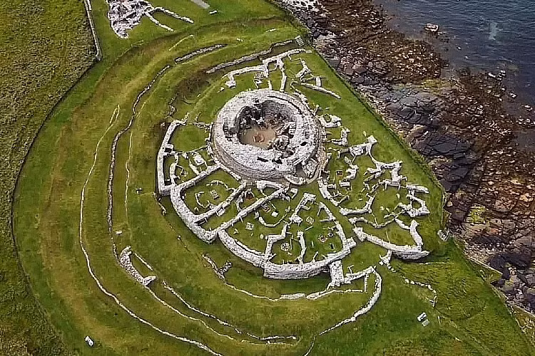 Sau hàng trăm năm khái quật và nghiên cứu, chúng ta vẫn chưa rõ công dụng của chúng. Nhận thức của ta vẫn chỉ chứa khái niệm về các công trình hiện đại.