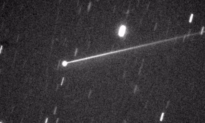 Đầu tiên, họ ước tính có ít nhất 1 triệu kg, thậm chí có thể lên tới 10 triệu kg, mảnh vỡ bắn ra từ tiểu hành tinh. Tổng khối lượng của Dimorphos là khoảng 5 tỷ kg. Do đó, tiểu hành tinh có thể chỉ mất 0,2% vật chất.