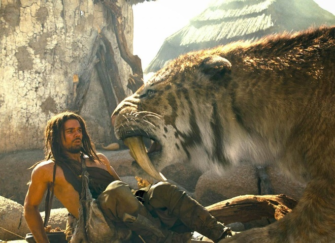 Theo các nghiên cứu, răng của hổ răng kiếm mọc nhanh hơn 2 lần so với hầu hết các loài mèo hoang dã hiện nay. Khi được 3 tuổi, chúng đã thay răng sữa bằng những chiếc răng nanh đã phát triển đầy đủ có thể dễ dàng xé thịt.