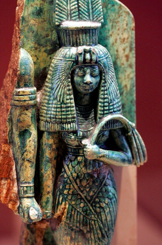 Tuy nhiên, sau đó người ta kết luận rằng xác ướp (giống một bộ xương hơn) là của một người đàn ông. Davis tiếp tục tin vào kết luận đầu tiên của mình. Sau đó, những nghiên cứu đã cho thấy rằng xác ướp này chắc chắn là một nam giới, chết khi còn là một thiếu niên.