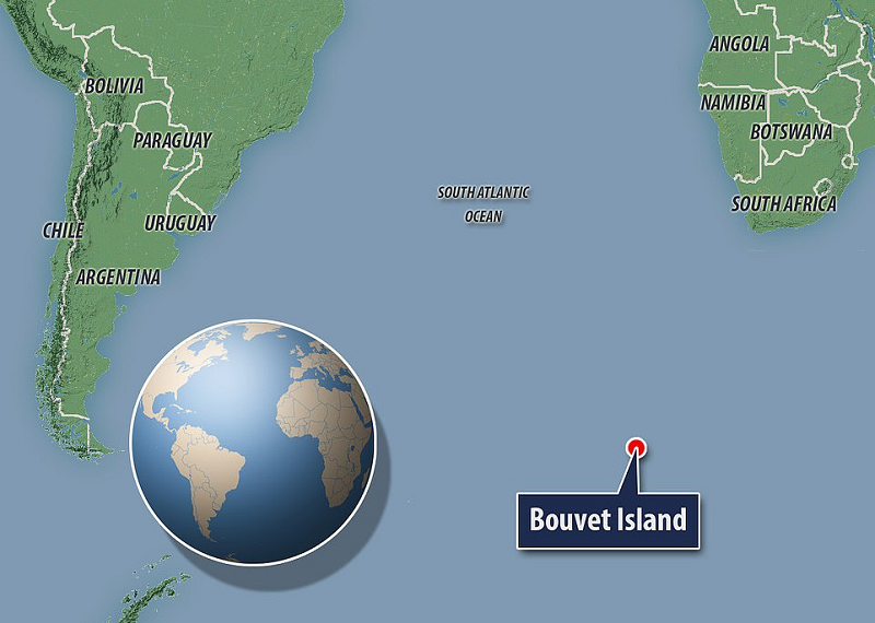 Điều kiện tự nhiên trên đảo Bouvet rất khắc nghiệt, địa thế băng bao phủ và tập trung nhiều núi lửa. Thực vật chỉ giới hạn là rêu và địa y. Trong khi đó, hải cẩu, hải âu và chim cánh cụt là những cư dân duy nhất trên đảo. Bởi vậy, con người không hề sinh sống ở Bouvet.