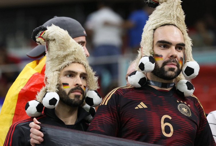 Nam cổ động viên Đức tại sân Al Bayt trong trận đấu ngày 1/12 với kết quả Đức thắng Costa Rica 4-2.