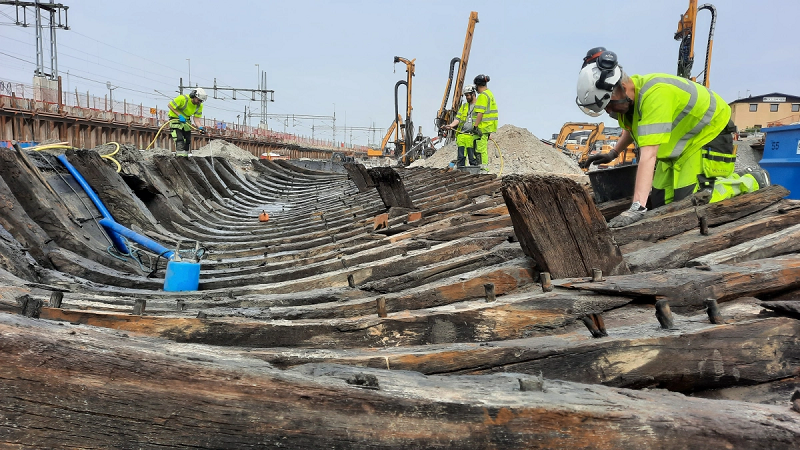 Dù câu trả lời là thế nào, đây vẫn là một kho báu vô song, vì ngoài giá trị như những cổ vật, hàng hóa của các con tàu mà sẽ giúp các nhà khoa học tìm hiểu về những người đã buôn bán chúng và giai đoạn lịch sử đó.