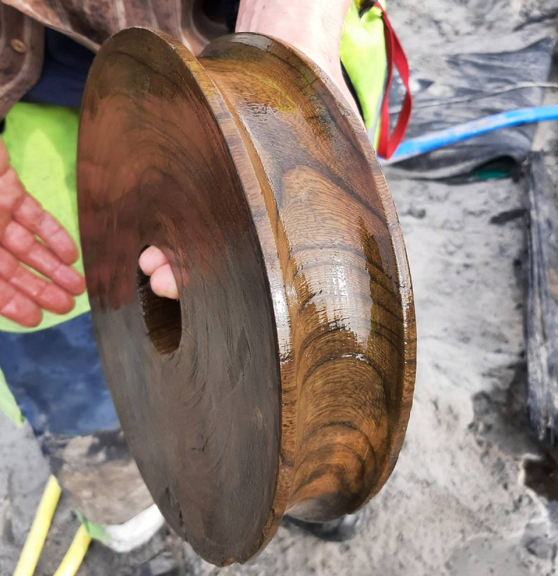 Các nhà khoa học cho biết đang tiến đến bước phân tích các món hàng này với hy vọng tìm ra một chút manh mối về tai nạn thảm khốc mà hai con tàu ma đã gặp phải gần 700 năm trước. Thời tiết xấu được cho là nguyên nhân hàng đầu, sau khi phát hiện về hàng hóa đã loại bỏ hoàn toàn giả thuyết về cướp biển.