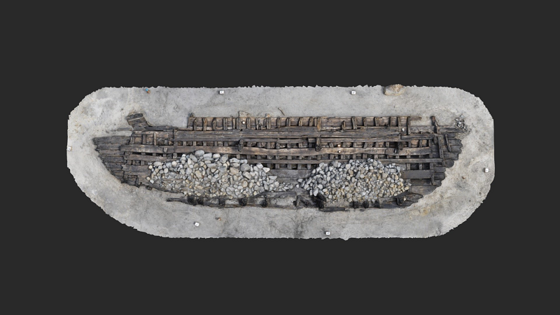 Các nhà khảo cổ rất hứng thú khi phát hiện hai con tàu chìm cạnh nhau lại đến từ những nơi hoàn toàn khác nhau. Có vẻ chúng chìm cùng lúc do một sự kiện chưa xác định. Một trong hai là xác tàu cog hoàn chỉnh nhất từng được tìm thấy ở biển Thụy Điển đến nay.