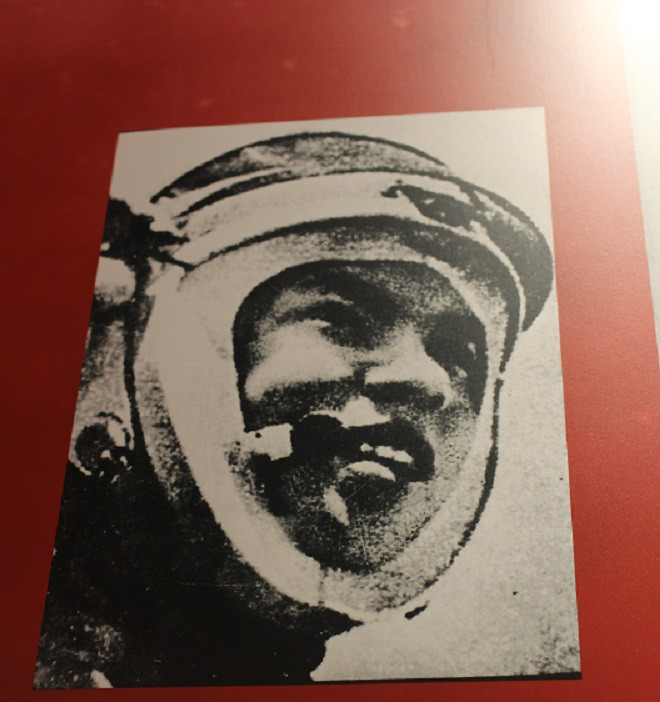 Phi công Vũ Xuân Thiều, Trung đoàn Không quân tiêm kích 927, lái máy bay MIG-21 bắn rơi máy bay B-52 ngày 28/12/1972.