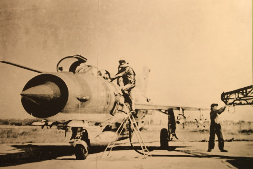 Trung đoàn không quân 921 chuyển cấp sẵn sàng chiến đấu bảo vệ bầu trời Hà Nội, 12/1972.