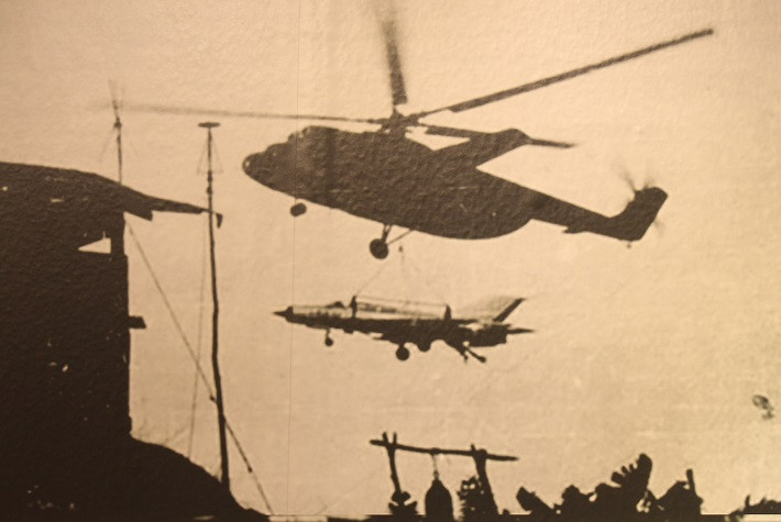 Trực thăng cơ động MiG-21 đến các sân bay dã chiến, thực hiện chiến thuật đánh từ vòng ngoài.