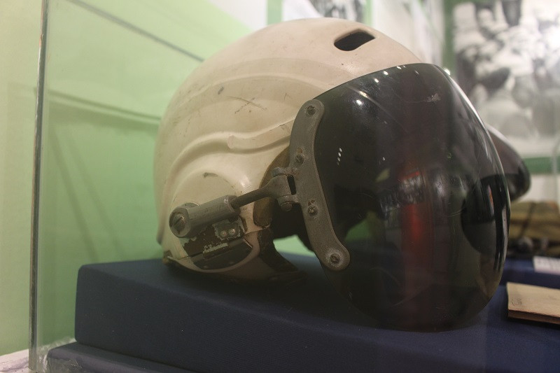 Mũ phi công của Trung úy phi công Phạm Tuấn, được sử dụng trong trận chiến đấu bắn rơi B-52, 27/12/1972.