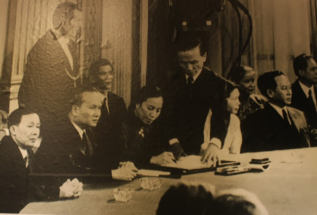 Đồng chí Nguyễn Thị Bình, Bộ trưởng Bộ Ngoại Giao, Trưởng phái đoàn Chính phủ Cách mạng lâm thời Cộng hòa Miền Nam Việt Nam.