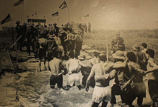 Đón các chiến sĩ tử ngục tù Phú Quốc (Kiên Giang) trở về (Quảng Trị, 1973).