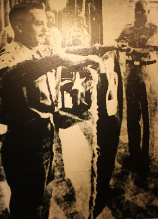 Lễ cuốn cờ của quân đội Mỹ tại sân bay Tân Sơn Nhất (Sài Gòn), 15/03/1973.