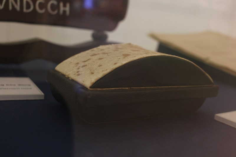 Bàn thấm mực của Phái đoàn ngoại giao Việt Nam Dân chủ Cộng hòa dùng trong Hội nghị Paris, 01/1973.