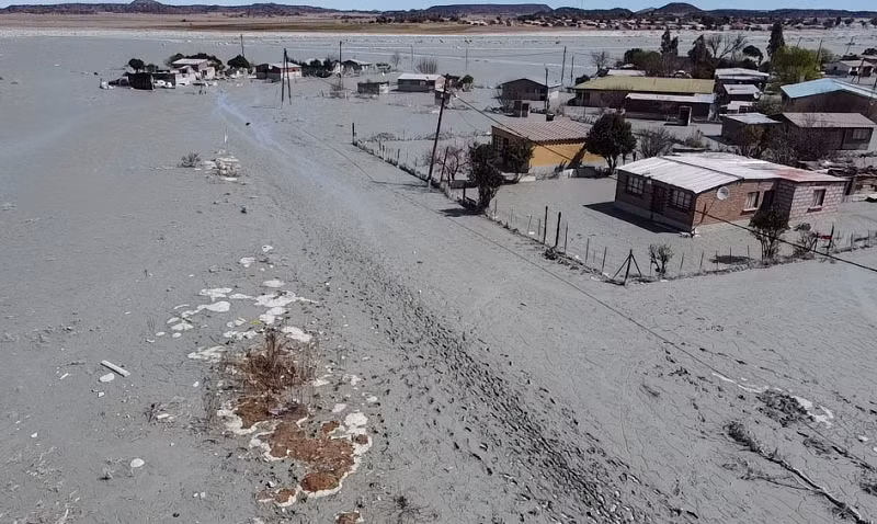 Các chuyên gia NASA nhận định con sông "vàng" này sẽ không tồn tại lâu trước khi các chất thải khô lại, vỡ vụn, bị mưa hoặc gió cuối trôi. Tuy vậy, những tác động về môi trường và hệ sinh thái mà sự cố để lại sẽ khó đong đếm hết.