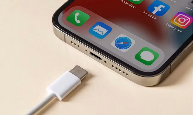 Ngoài ra, tất cả các mẫu iPhone 15 được cho là đi kèm USB-C thay vì Lightning ở bên dưới.