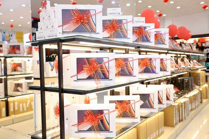 Trước đó, Apple đã sản xuất AirPods, Apple Watch và một số mẫu iPad tại Việt Nam. Còn dòng iPhone 14 thì đang được sản xuất tại Ấn Độ. Táo Khuyết vẫn tiếp tục đa dạng hóa chuỗi cung ứng của mình nhằm giảm sự phụ thuộc vào Trung Quốc.