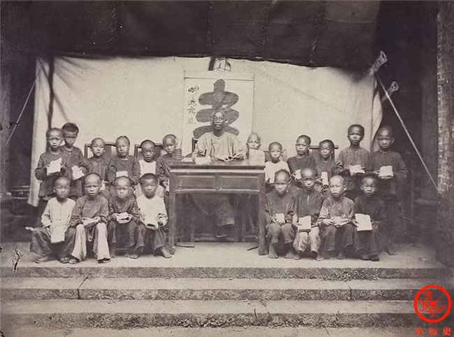 Một lớp học ở Quảng Châu năm 1863.