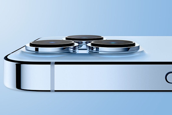 Galaxy S22 bản thường hiện nay được trang bị ống kính tele với khả năng zoom quang học 3x và zoom kỹ thuật số 30x, trong khi có giá bán 799 USD. Vậy tại sao iPhone 15 lại không thể?