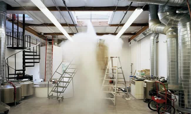 Bằng cách bảo quản cơ thể ở nhiệt độ dưới 0 độ C, mục tiêu của Alcor là khôi phục sức khỏe tốt bằng công nghệ y học trong tương lai. Các bể hình trụ chứa đầy nitơ lỏng lưu giữ đầu và thi thể bệnh nhân cùng với 100 thú cưng.