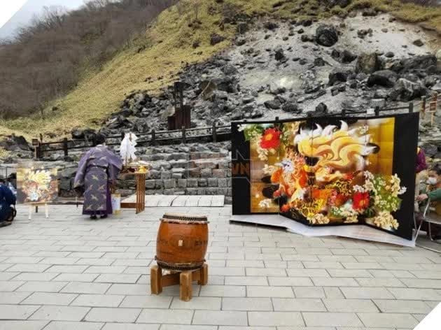 Thông tin lại làm dậy sóng cư dân mạng, một số người ho rằng đây là một dấu hiệu cho thấy linh hồn của con cáo đã rời khỏi nơi đây, một số người khác lại lo sợ rằng đây có thể là một điềm báo không tốt cho những cây chuyện diễn ra trong tương lai không xa.