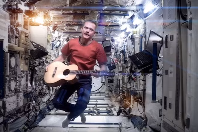 Dù bị cách ly dài ngày, nhưng các phi hành gia đều tỏ ra vui mừng và hạnh phúc vì việc làm này giúp họ hoàn thành tốt nhiệm vụ.