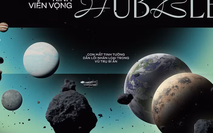 Kính thiên văn Hubble quay quanh Trái đất với tốc độ khoảng 27.300km/h trong quỹ đạo Trái đất thấp, cao hơn một chút so với Trạm Vũ trụ Quốc tế (ISS).