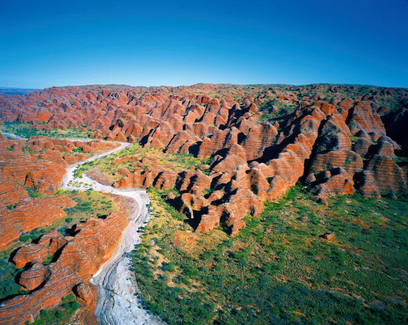 Bạn có thể khám phá vùng đất bằng chân và khám phá những hẻm núi dài và hẹp thăm thẳm đủ lớn để có thể thăm thú. Bạn cũng có thể gặp được một số loài trong số 130 loài chim được tìm thấy ở đây và các loài động vật bản địa độc đáo bao gồm chuột túi wallaby.