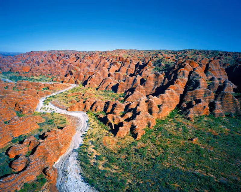Bạn có thể khám phá vùng đất bằng chân và khám phá những hẻm núi dài và hẹp thăm thẳm đủ lớn để có thể thăm thú. Bạn cũng có thể gặp được một số loài trong số 130 loài chim được tìm thấy ở đây và các loài động vật bản địa độc đáo bao gồm chuột túi wallaby.