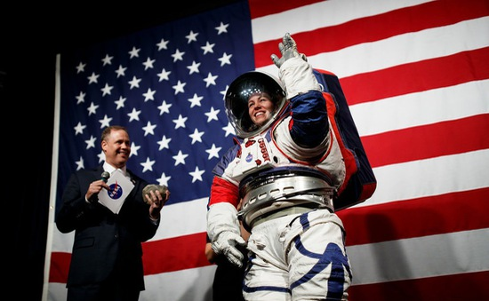 ESA đã tham gia chặt chẽ vào sứ mệnh Artemis của Cơ quan Hàng không và Vũ trụ Mỹ (NASA) nhằm đưa con người trở lại Mặt trăng. ESA hy vọng rằng người châu Âu đầu tiên đặt chân lên Mặt trăng sẽ nằm trong số các phi hành gia mới này.