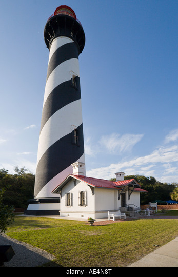 Truyền thuyết địa phương kể rằng tại đây cũng bị ám ảnh bởi những hồn ma của 13 tên cướp biển đã được chôn cất xung quanh tháp.