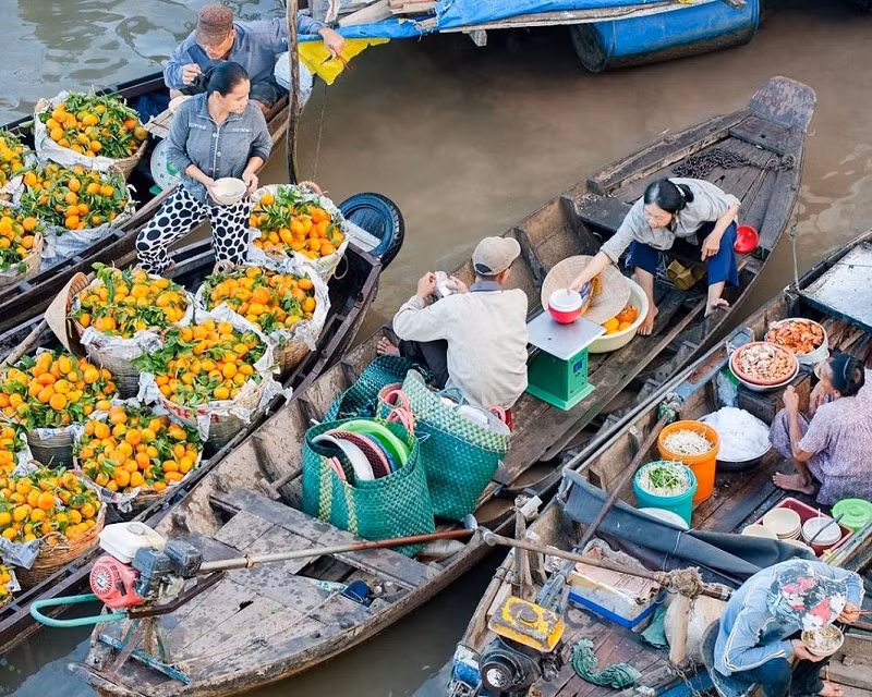 Là một trong ba chợ nổi lớn nhất miền Tây Nam Bộ, chợ nổi Cái Răng được báo chí thế giới hết lời ca ngợi, luôn được đề xuất trong danh sách những địa điểm đáng đến thăm nhất Việt Nam.