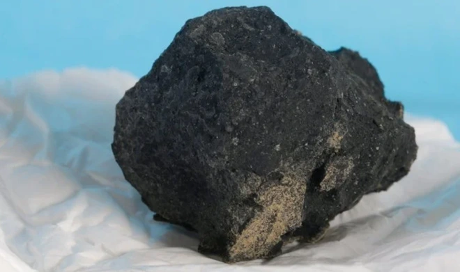 Đây là một thiên thạch chondrite carbon, nhóm hiếm chỉ chiếm 4 - 5% số thiên thạch tìm thấy trên Trái Đất.