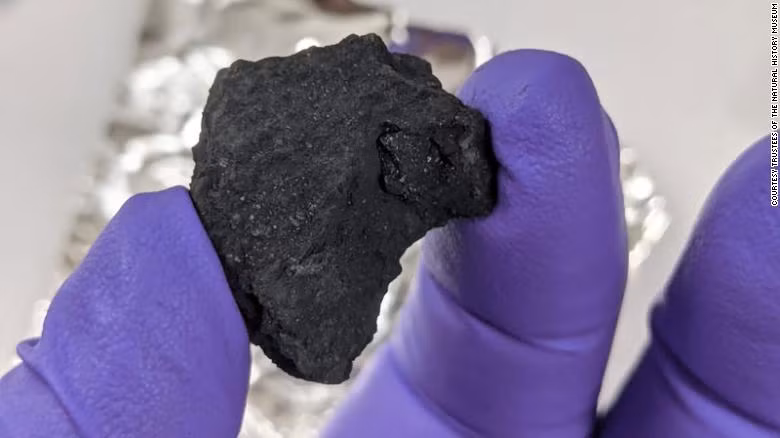 Chúng có nguồn gốc từ vành đai tiểu hành tinh giữa sao Hỏa và sao Mộc, hình thành ở thời kỳ sơ khai của hệ Mặt Trời.