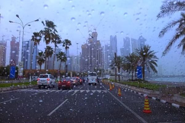 Mưa lớn hay đá là những hiện tượng vô cùng bất thường ở quốc gia Trung Đông này. Theo đó, lượng mưa trung bình của Qatar chỉ là 75mm/năm.