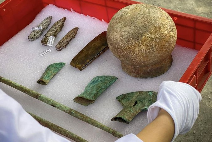 Năm 2014, FBI đã thu hồi hơn 7.000 đồ vật, hiện vật mà Donald Miller từ bỏ quyền sở hữu, hợp tác với FBI, mong muốn trao trả lại cho chủ sở hữu hợp pháp.