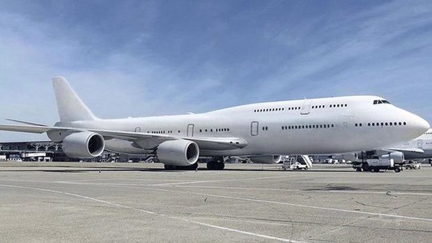 Năm 1977, gia tộc này thành lập một hãng hàng không độc quyền, Qatar Amiri Flight, chỉ phục vụ các thành viên hoàng gia và nhân viên chính phủ cấp cao của đất nước.