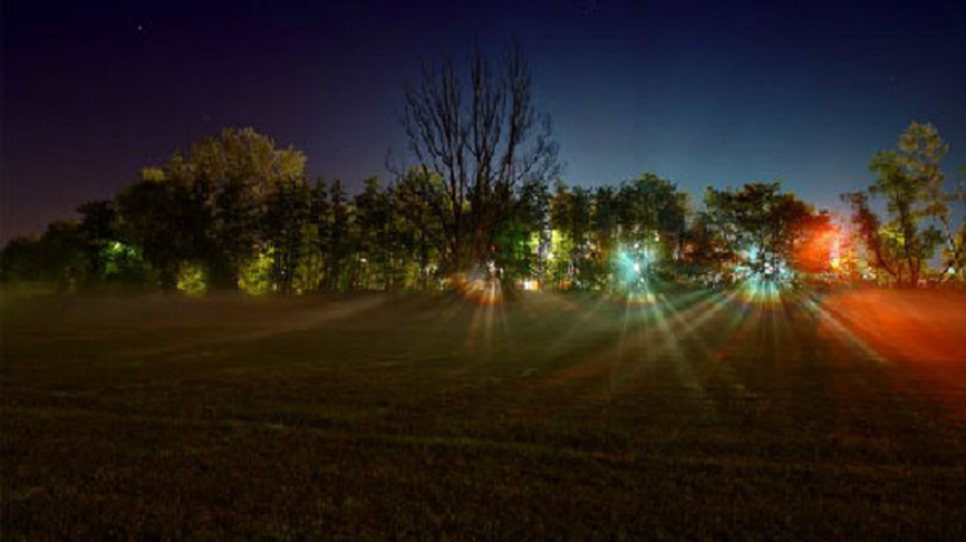 Ngày 6/4/1966, một nhóm học sinh ở Melbourne, Australia, được cho là nhìn thấy một chiếc đĩa bay màu bạc, có kích thước gấp hai lần xe ô tô, lượn vòng và hạ cánh xuống gần một trường học rồi tiếp tục cất cánh. Chiếc đĩa bay sau đó phóng thẳng lên trời với tốc độ mà một chiếc máy bay tư nhân khó có thể đạt được, rồi biến mất.