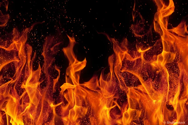 Underwood nói khả năng đặc biệt này của ông hữu ích nhất khi đi săn, khi ông có thể đốt một đống lửa trại mà không cần diêm quẹt. Nelya Mikhailova, một nhà ngoại cảm người Nga cũng nổi tiếng với biệt tài tạo ra lửa. Tuy nhiên, nó khiến bà gặp khá nhiều phiền toái trong cuộc sống.