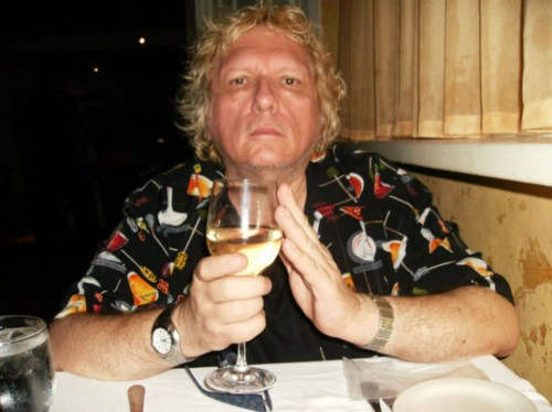 Chuyên gia về UFO và là tác giả của nhiều quyển sách nổi tiếng, Tomothy Green Beckley, đã có nhiều cuộc gặp gỡ, hàn huyên với Ali vào những năm 1990.