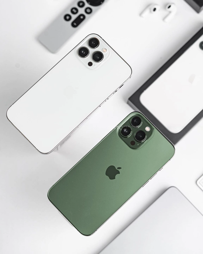  6. iPhone 13 Pro Max là phiên bản điện thoại cao nhất trong iPhone 13 series. Bên cạnh thiết kế sang trọng và đẹp mắt, iPhone 13 Pro còn sở hữu hàng loạt các tính năng tuyệt vời và hệ thống camera tốt nhất từ trước đến nay, cho phép chụp, quay chất lượng trong mọi điều kiện ánh sáng.