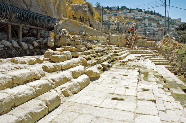 Du khách ban đầu được phép quan sát công việc khảo cổ. Trong những tháng sau, du khách có thể tiếp cận hồ nước thông qua một tuyến đường bắt đầu từ phía nam Thành cổ David và kết thúc tại Bức tường phía Tây.