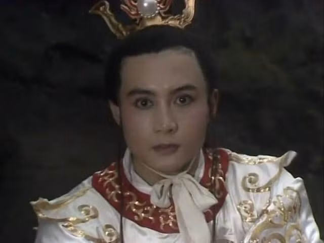 Bạch Long Mã không tranh giành địa vị cao thấp, không quan tâm đến lợi ích và tổn thất cá nhân. Mặc dù gia nhập nhóm thầy trò đi thỉnh kinh sớm hơn cả Trư Bát Giới nhưng Bạch Long Mã vẫn gọi Bát Giới là sư huynh.