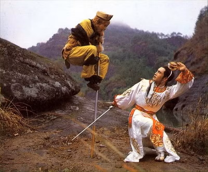 Bạch Long Mã gọi những đồ đệ khác của Đường Tăng là sư huynh còn bản thân lùi về cuối cùng. Nó không chỉ khiến các sư huynh vui mừng mà bản thân cũng thản nhiên tiếp nhận. Bạch Long Mã cũng không buồn bực và lay động trước tư cách và sự từng trải của bản thân.