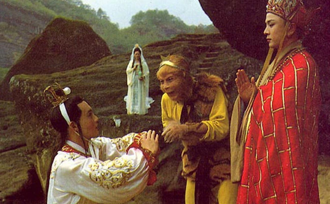 Từ hồi thứ 15, Bạch Long Mã đã nhận lời phò tá Đường Tăng đi thỉnh kinh. Có thể nói tư cách và sự từng trải của ngựa trắng tương đương với Tôn Ngộ Không. Còn Trư Bát giới mãi hồi thứ 18 mới tham gia, Sa tăng phải đến hồi 22 mới gia nhập.