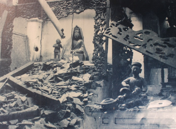 Máy bay ném bom tàn phá đền, chùa ở thủ đô Hà Nội, 1972.