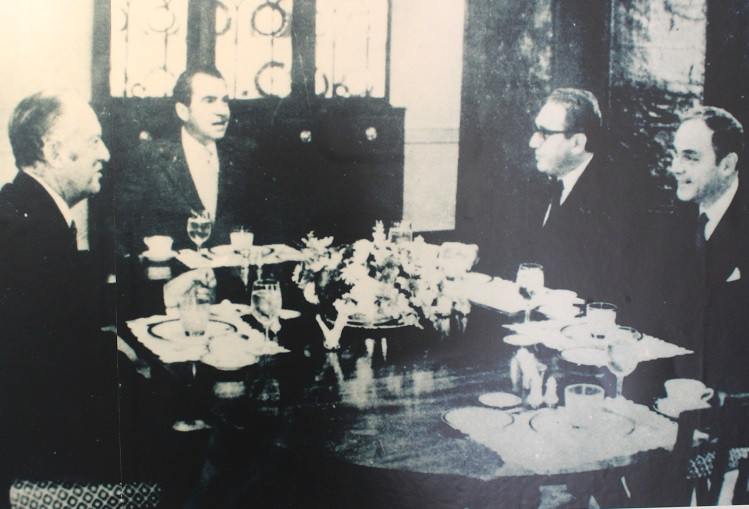 Nội các Tổng thống Mỹ Nixon bàn kế hoạch sử dụng máy bay ném bom chiến lược B-52 đánh Hà Nội - Hải Phòng. Ngày 18/12/1972, cuộc tập kích của không quân Mỹ (mật danh "Linebacker II") chính thức bắt đầu và kéo dài đến hết 29/12/1972.