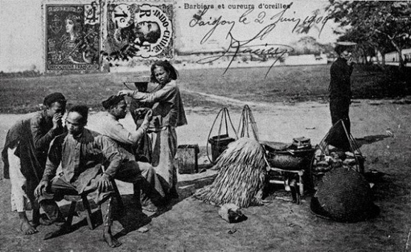 Hớt tóc dạo ở Sài Gòn xưa.