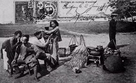 Hớt tóc dạo ở Sài Gòn xưa.