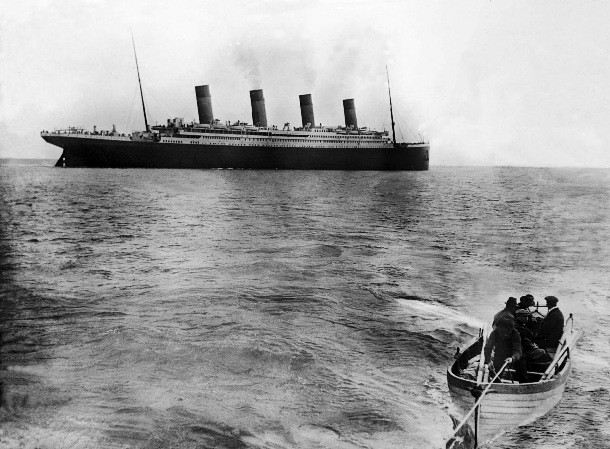 Những hình ảnh cuối cùng của Titanic khi còn nổi trên mặt nước, năm1912.